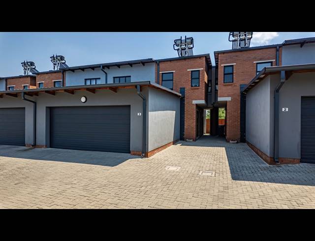 3 BEDROOM APARTMENT FOR SALE IN SINOVILLE